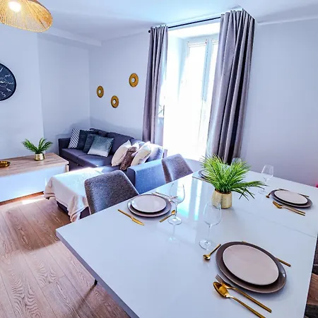 شقة Temple Jacquesson - Gare - Centre - Wifi Rapide Et Streaming - Parking Gratuit - Check In 24h - Climatisation - Ideal Pros - Cour Privee - Barbecue شالو أو شُمْبانيِ