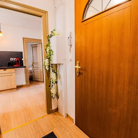 Temple Jacquesson - Gare - Centre - Wifi Rapide Et Streaming - Parking Gratuit - Check In 24h - Climatisation - Ideal Pros - Cour Privee - Barbecue Châlons-en-Champagne