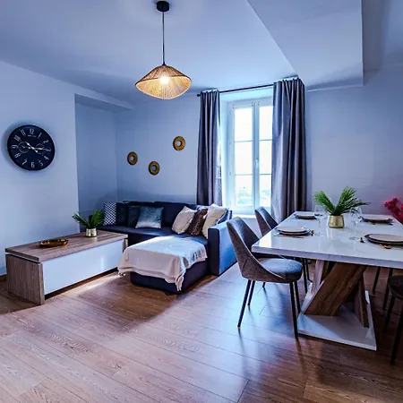 Temple Jacquesson - Gare - Centre - Wifi Rapide Et Streaming - Parking Gratuit - Check In 24h - Climatisation - Ideal Pros - Cour Privee - Barbecue شقة شالو أو شُمْبانيِ