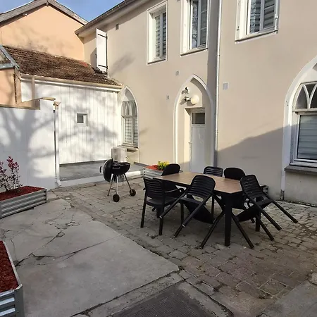 Temple Jacquesson - Gare - Centre - Wifi Rapide Et Streaming - Parking Gratuit - Check In 24h - Climatisation - Ideal Pros - Cour Privee - Barbecue Διαμέρισμα Châlons-en-Champagne