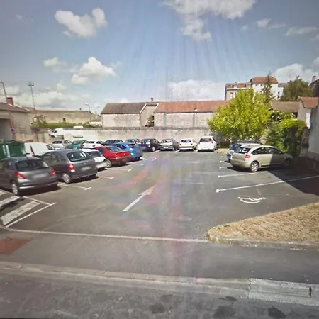 شقة Temple Jacquesson - Gare - Centre - Wifi Rapide Et Streaming - Parking Gratuit - Check In 24h - Climatisation - Ideal Pros - Cour Privee - Barbecue *