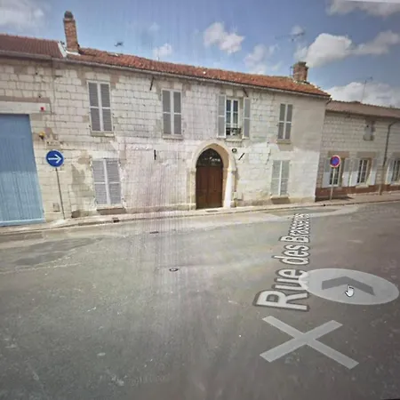 شقة Temple Jacquesson - Gare - Centre - Wifi Rapide Et Streaming - Parking Gratuit - Check In 24h - Climatisation - Ideal Pros - Cour Privee - Barbecue شالو أو شُمْبانيِ